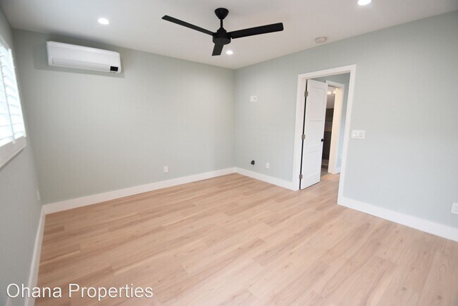 Building Photo - 1 br, 1 bath House - 700 N Hampton  Unit B