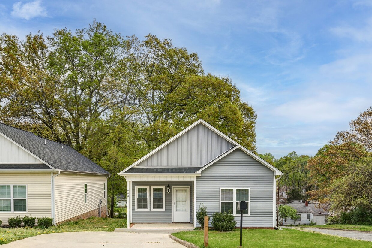 Primary Photo - Feels Like New 3 Bed 2 Bath Minutes from H...