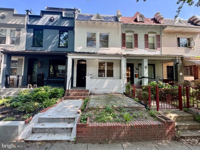 Foto del edificio - 1017 Kenyon St NW