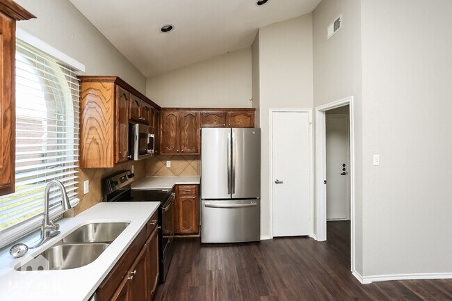Foto del edificio - 1144 Beaverwood Ln