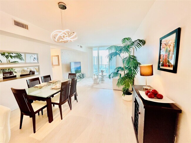 Foto del edificio - 950 Brickell Bay Dr