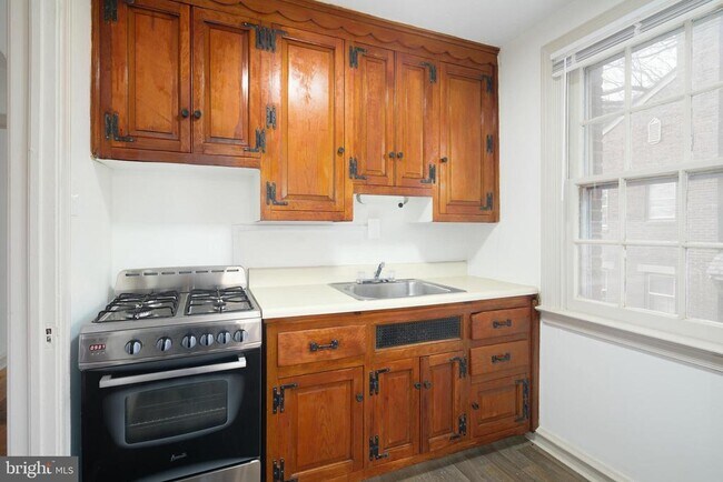 Foto del edificio - 2830 Midvale Ave