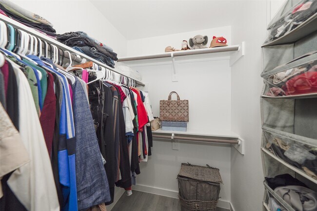 Building Photo - 4011 King St