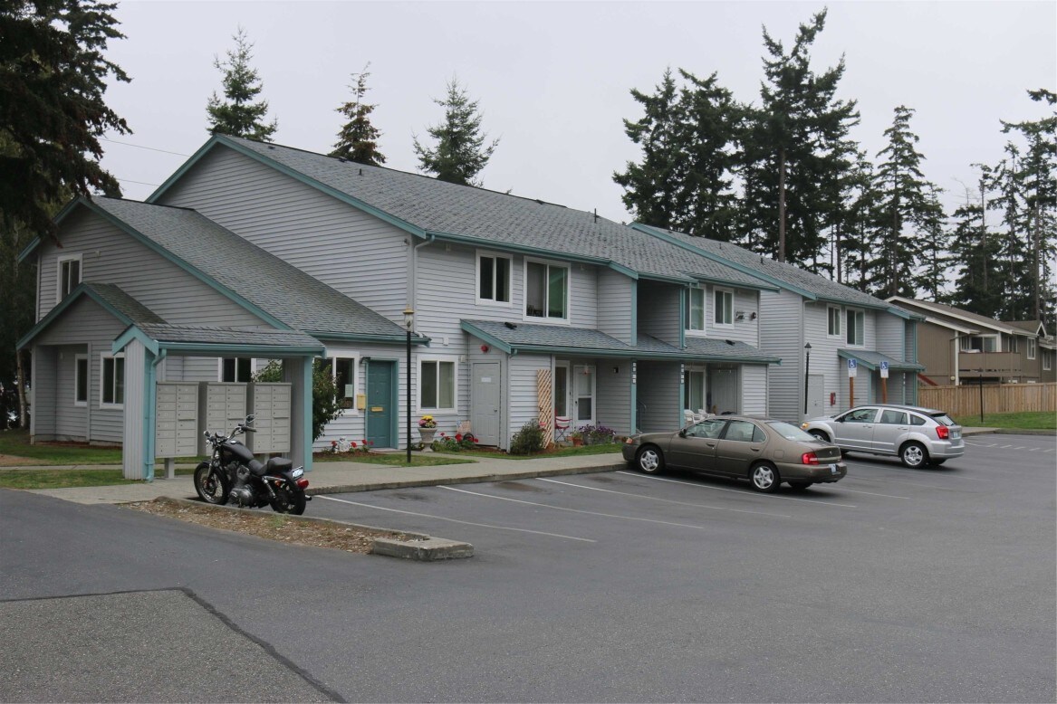 Harbor Heights Apartments in Oak Harbor, WA