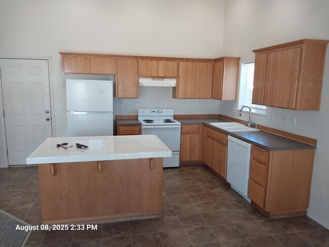 Foto del edificio - 320 NW Country Ct