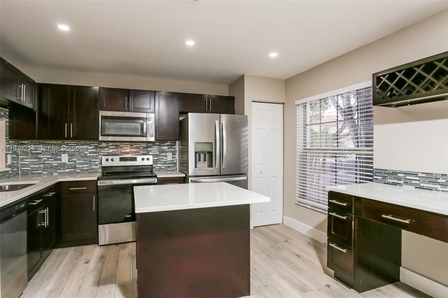 Foto del edificio - 10837 NW 46th Dr