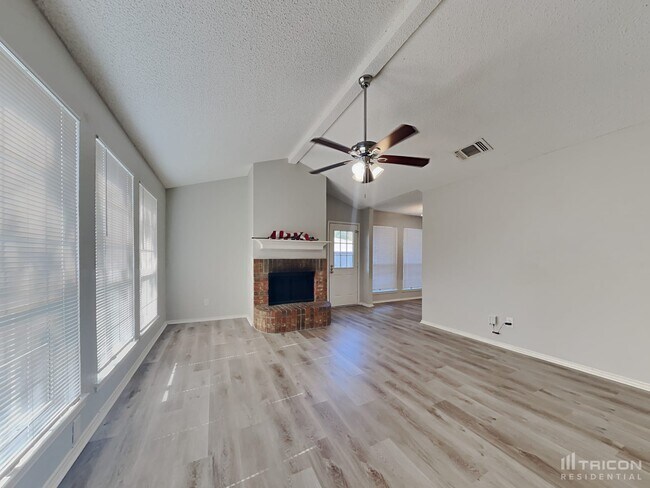 Building Photo - 708 Burlington Avenue Fort Worth TX