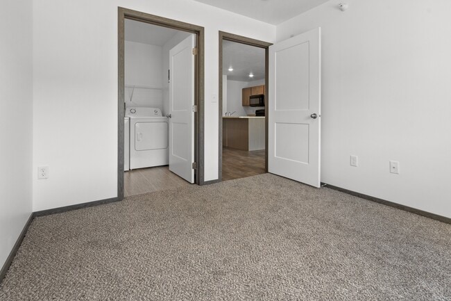 Building Photo - Split Rock Village Apartments & Townhomes