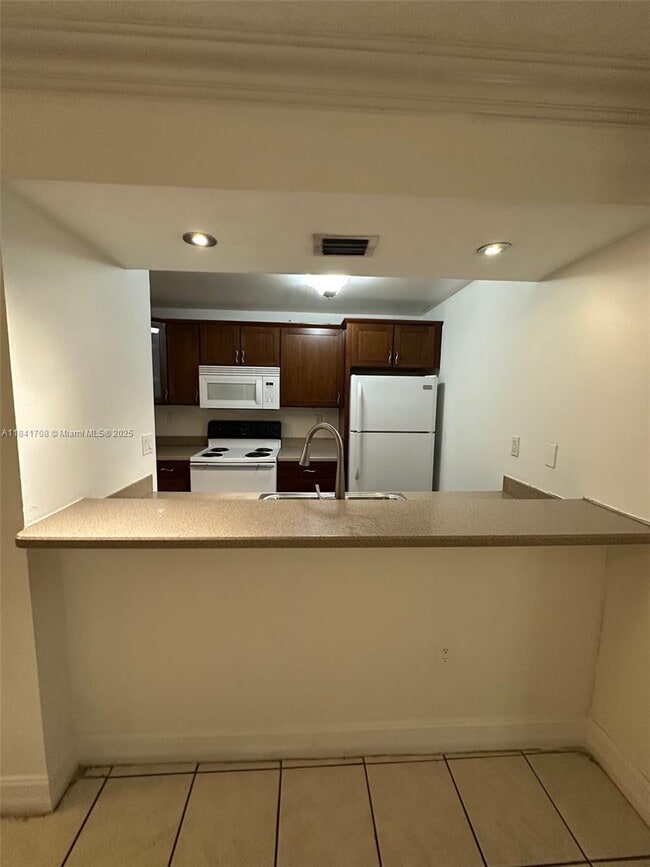 Foto del edificio - 7075 NW 186th St