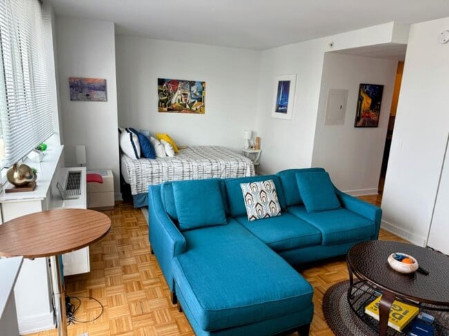 Building Photo - 0 bedroom in LONG ISLAND CITY NY 11101
