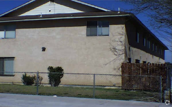 Building Photo - 370 E 6th St