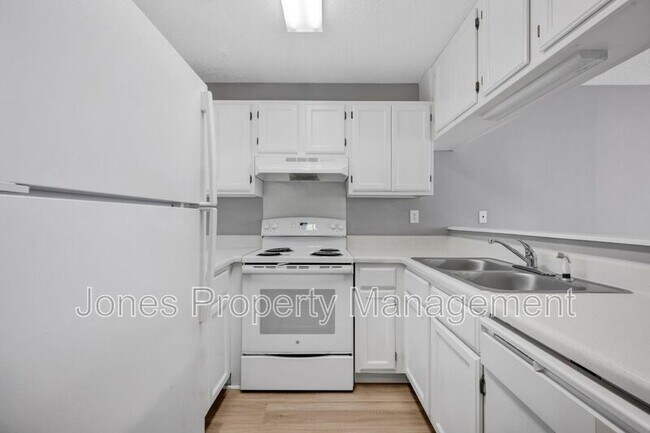 Foto del edificio - 307 Country Club Dr NE