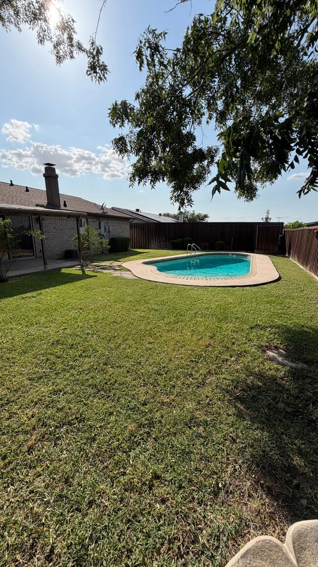 Foto del edificio - 1803 Redbud Cir