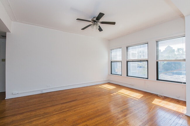 Foto del edificio - 516 W Diversey Pky