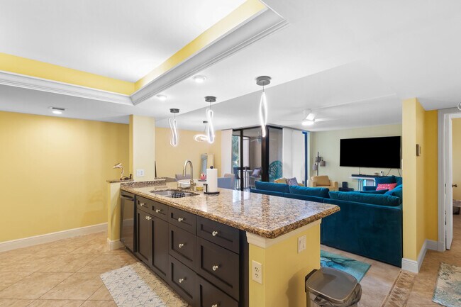 Building Photo - 500 Egret Cir