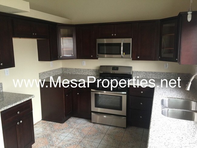 Building Photo - 1100 N Orangewood St