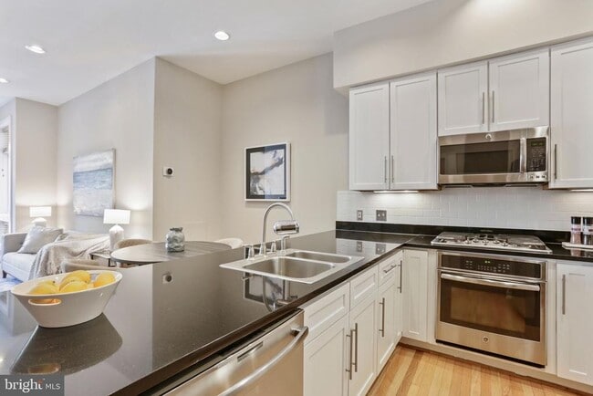Foto del edificio - 2363 Champlain St NW