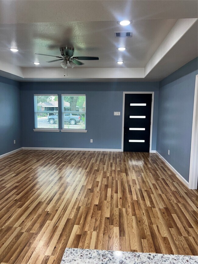 Foto del edificio - 7613 Lady St