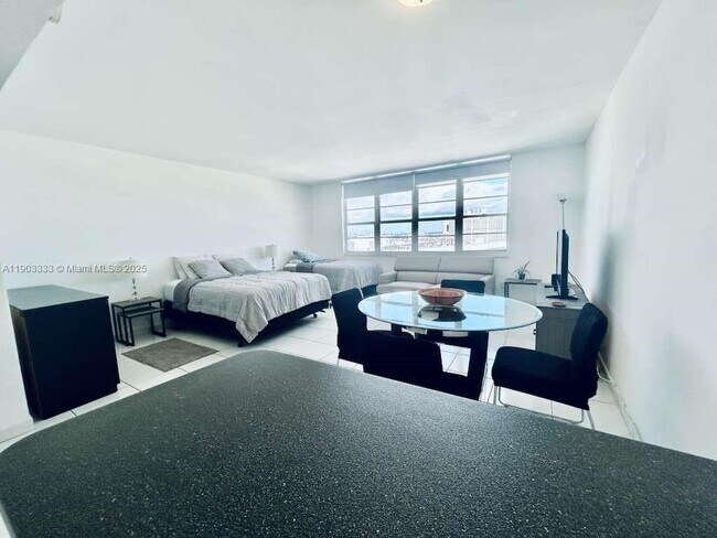 Foto del edificio - 100 Lincoln Rd