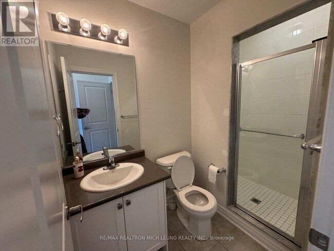 Building Photo - 17 Hilts Dr