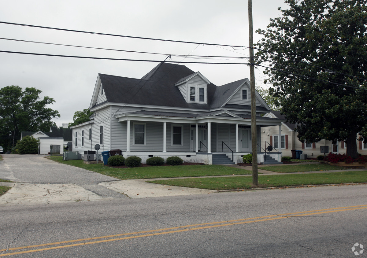 Primary Photo - Parrish Apartments