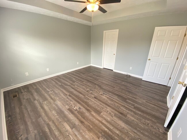 Foto del edificio - G TEAM - FOR LEASE - 3 BED, 2 BATH, 1200sq...
