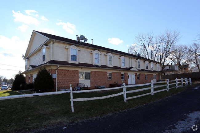 Foto del edificio - Meadowbrook Apartments