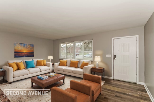 Building Photo - 940 Hollytree Dr