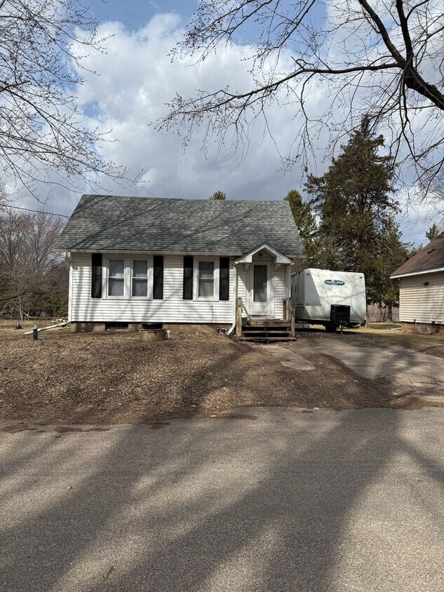 Foto principal - 1BR House in Osseo/Foster