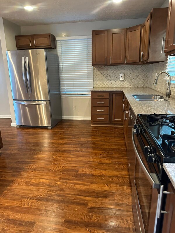 Foto del edificio - 6527 Rainbow Ln