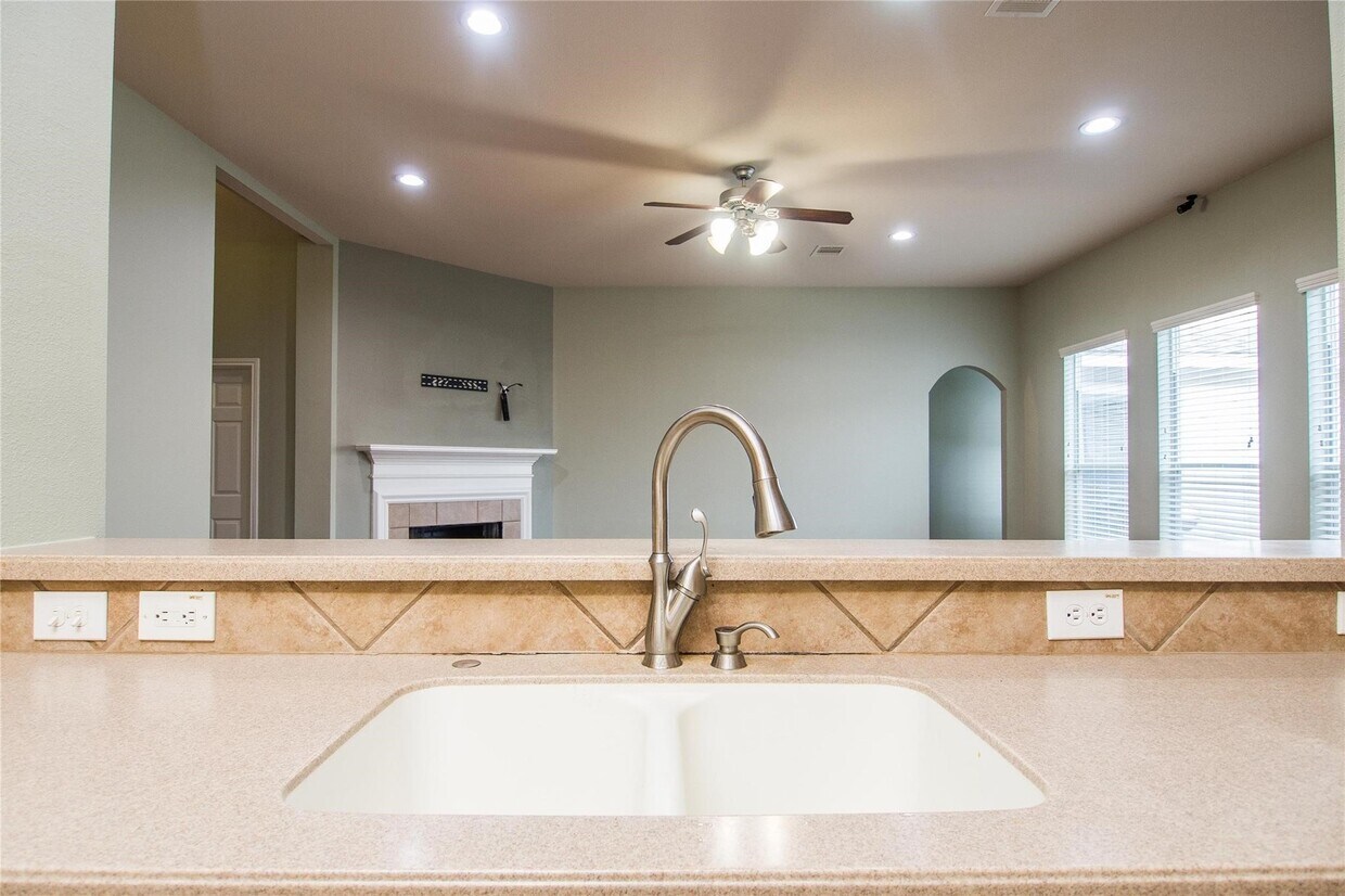 Foto del edificio - 8847 Distant Woods Dr
