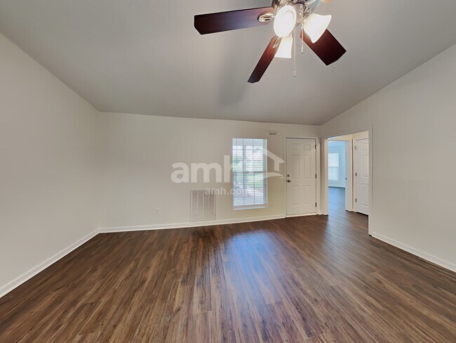 Foto del edificio - 621 Everlasting Way