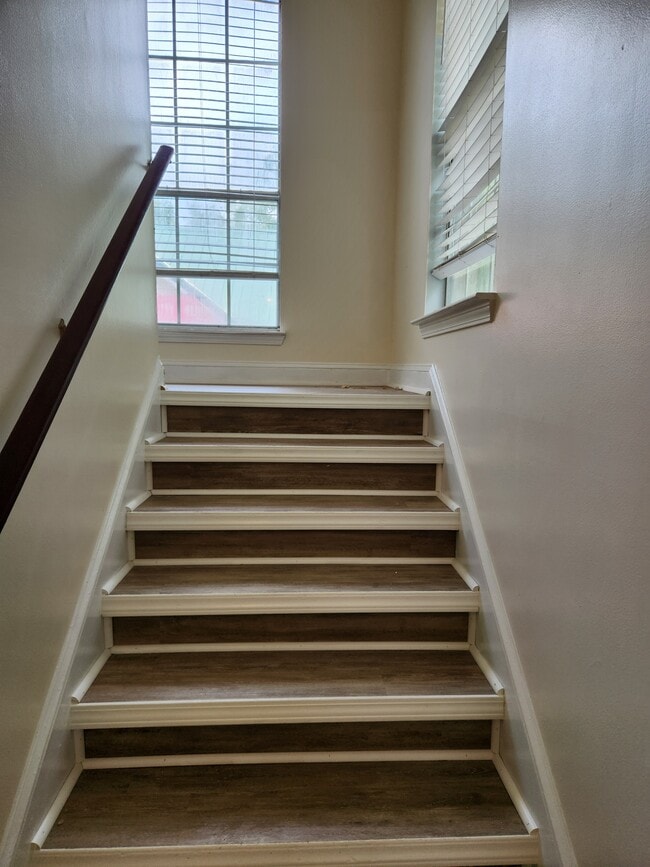 Building Photo - 1504 Beachview Dr