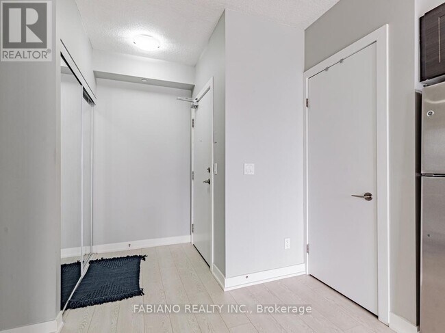 Building Photo - 20 Bruyeres Mews