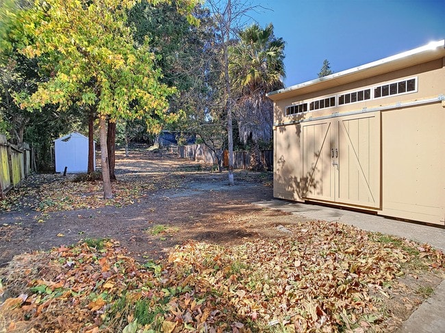 Building Photo - 384 Tennent Ave
