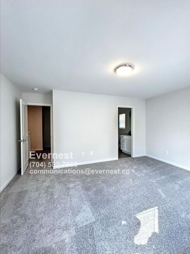 Building Photo - 356 Freedom St SW
