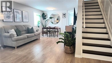 Building Photo - 16 Ridgeway Crescent