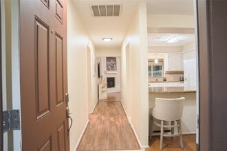 Building Photo - 36 S High Oaks Cir