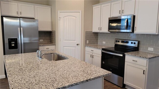 Foto del edificio - 6406 Kildare Dr
