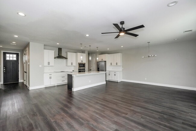 Building Photo - 7153 9th Hole Dr