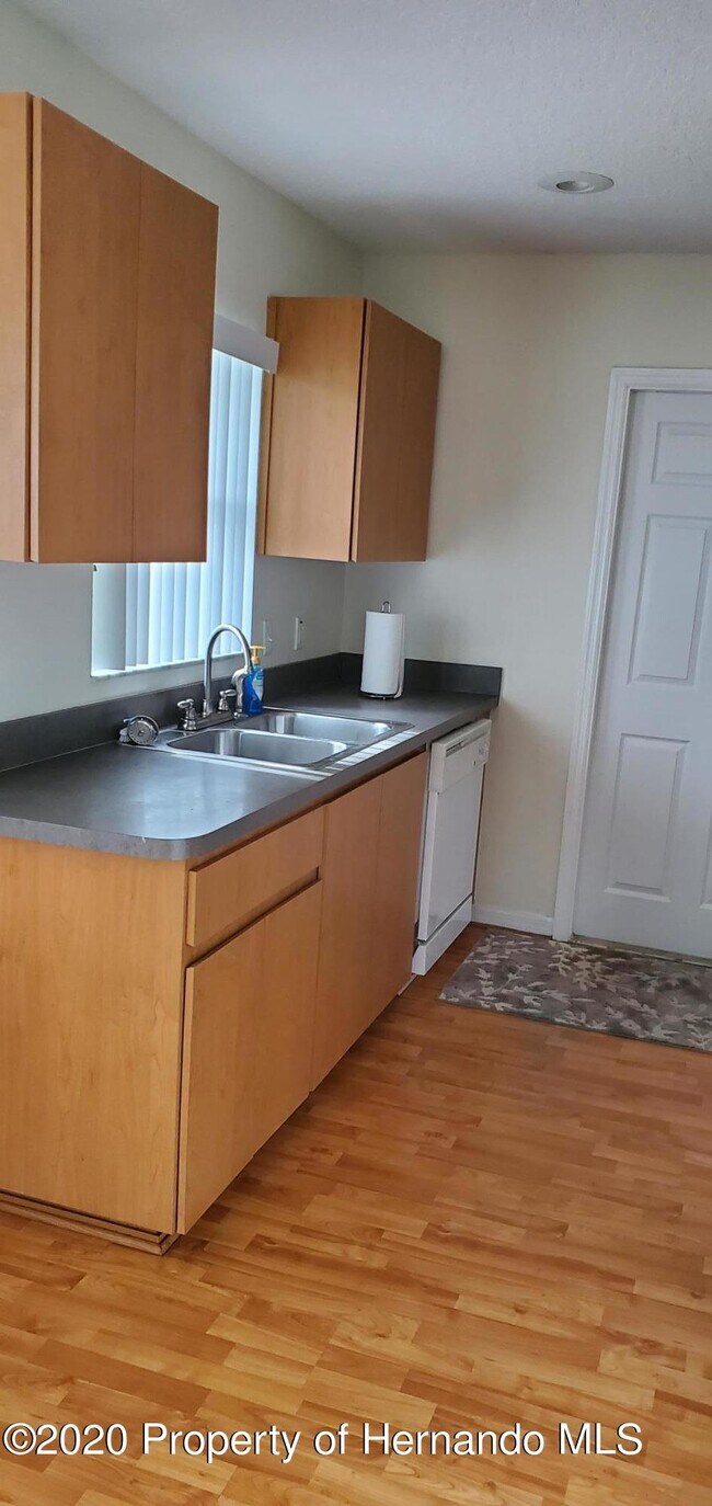 Foto del edificio - 2205 Bluegrass St