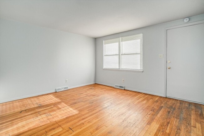 Foto del edificio - 4504-4506 N Jackson Ave