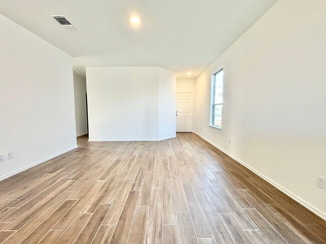 Building Photo - 117 Redonda Dr