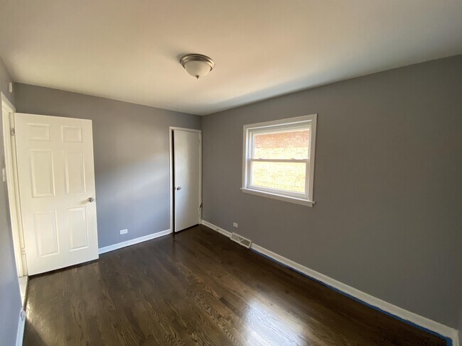 Building Photo - 9023 S Dobson Ave