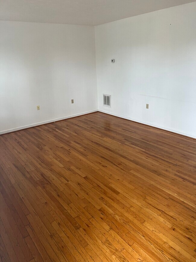 Foto del edificio - 132 Parkside Dr