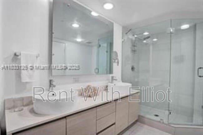 Building Photo - 2600 E Hallandale Beach Blvd