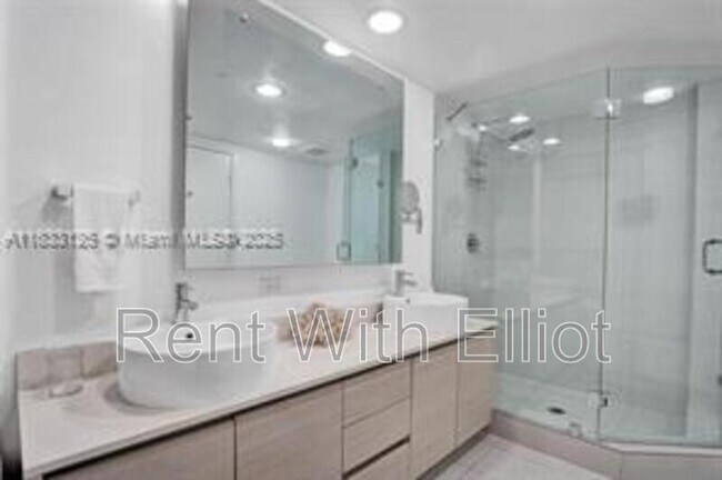 Foto del edificio - 2600 E Hallandale Beach Blvd