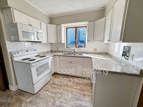 Building Photo - 468 Curtin St