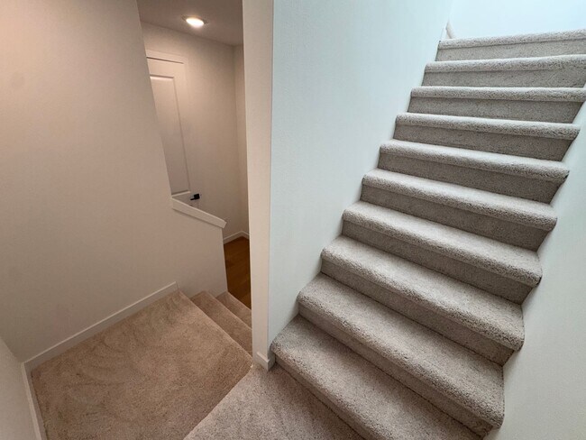 Building Photo - L0652