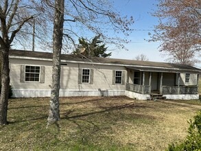 Building Photo - 131 Crescent Ln